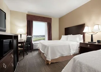 Hampton Inn & Suites Brunswick hotel thumbnail 6