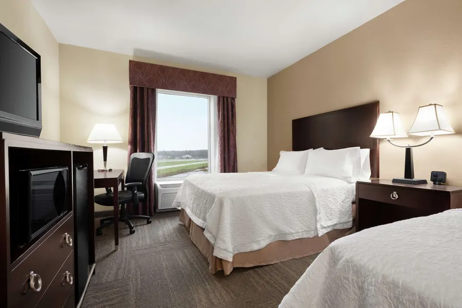 Hampton Inn & Suites Brunswick hotel detail image 6