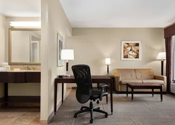 Hampton Inn & Suites Brunswick hotel thumbnail 8