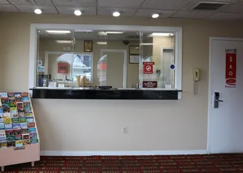 Econo Lodge Chesapeake Route 13 and I-464 hotel thumbnail 2