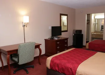 Econo Lodge Chesapeake Route 13 and I-464 hotel thumbnail 4