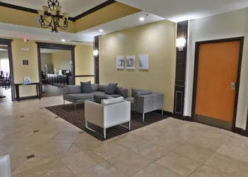 Wingate by Wyndham Bowling Green hotel thumbnail 3