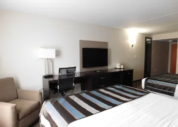 Wingate by Wyndham Bowling Green hotel thumbnail 4