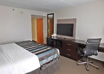 Wingate by Wyndham Bowling Green hotel thumbnail 6