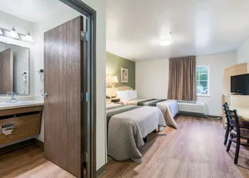 HomeTowne Studios & Suites by Red Roof Bentonville hotel thumbnail 4