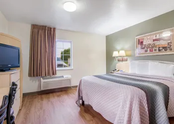 HomeTowne Studios & Suites by Red Roof Bentonville hotel thumbnail 5