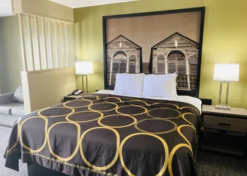 Super 8 by Wyndham New Iberia hotel thumbnail 6