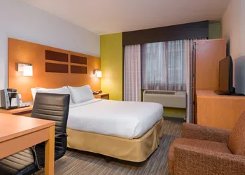 Holiday Inn Express New York City Times Square by IHG hotel thumbnail 5