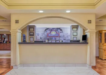 Days Inn by Wyndham Dalton hotel thumbnail 2