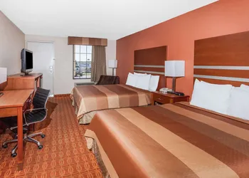 Days Inn by Wyndham Dalton hotel thumbnail 5