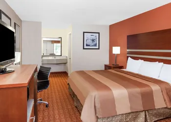 Days Inn by Wyndham Dalton hotel thumbnail 8