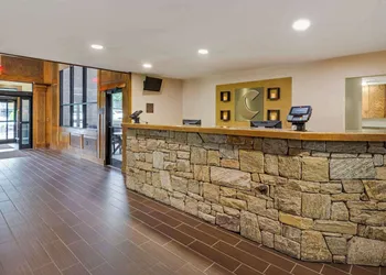 Comfort Suites Boone - University Area hotel thumbnail 2