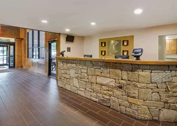 Comfort Suites Boone - University Area hotel thumbnail 2