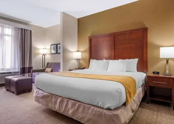 Comfort Suites Boone - University Area hotel thumbnail 5