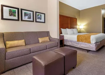 Comfort Suites Boone - University Area hotel thumbnail 8