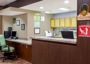 Super 8 by Wyndham Adrian hotel thumbnail 2
