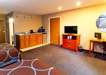 Super 8 by Wyndham Adrian hotel thumbnail 3