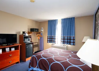 Super 8 by Wyndham Adrian hotel thumbnail 5