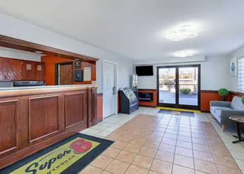 Super 8 by Wyndham Johnson City hotel thumbnail 4