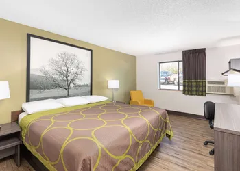 Super 8 by Wyndham Johnson City hotel thumbnail 5