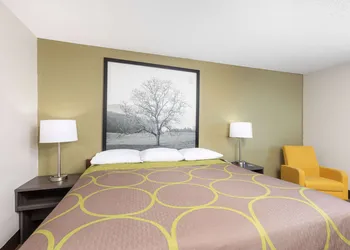Super 8 by Wyndham Johnson City hotel thumbnail 6