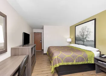 Super 8 by Wyndham Johnson City hotel thumbnail 7