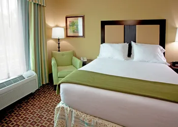 Holiday Inn Express & Suites Chaffee-Jacksonville West by IHG hotel thumbnail 4
