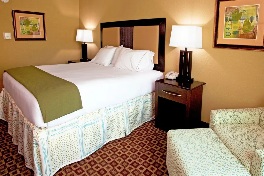 Holiday Inn Express & Suites Chaffee-Jacksonville West by IHG hotel detail image 6