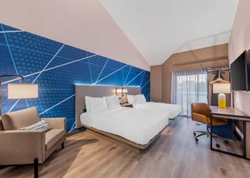 Comfort Inn & Suites Irvine Spectrum hotel thumbnail 5