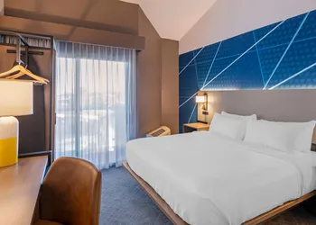 Comfort Inn & Suites Irvine Spectrum hotel thumbnail 7