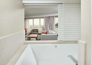 DoubleTree by Hilton Fullerton hotel thumbnail 7