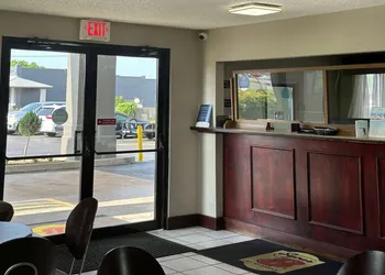 Super 8 by Wyndham Monroe hotel thumbnail 3