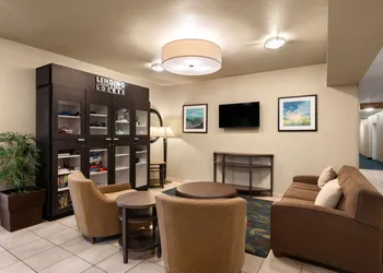 Candlewood Suites Bismarck by IHG hotel thumbnail 3