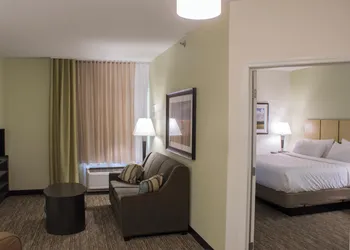 Candlewood Suites Bismarck by IHG hotel thumbnail 4