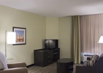 Candlewood Suites Bismarck by IHG hotel thumbnail 6
