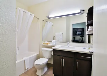 Candlewood Suites Bismarck by IHG hotel thumbnail 8