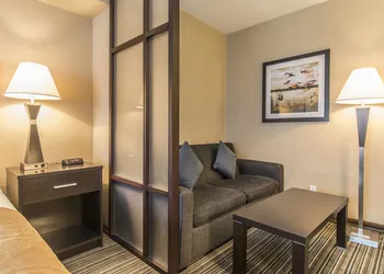 Comfort Suites Downtown hotel thumbnail 8