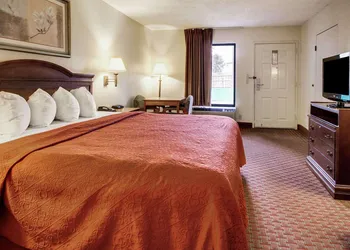 Quality Inn & Suites Clinton - Jackson West hotel thumbnail 7