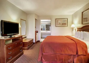 Quality Inn & Suites Clinton - Jackson West hotel thumbnail 8