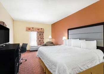 Baymont by Wyndham Fayetteville hotel thumbnail 4