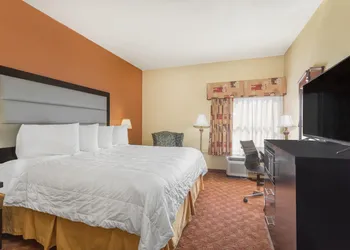 Baymont by Wyndham Fayetteville hotel thumbnail 6