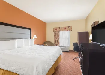 Baymont by Wyndham Fayetteville hotel thumbnail 7