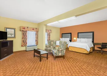 Baymont by Wyndham Fayetteville hotel thumbnail 8