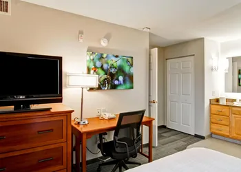 Homewood Suites by Hilton Stratford hotel thumbnail 4