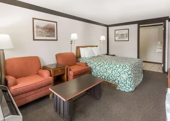Knights Inn Racine hotel thumbnail 3