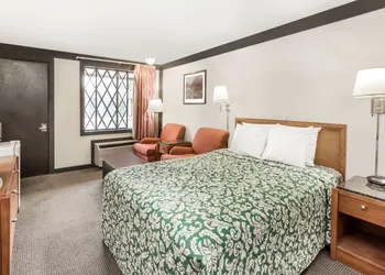 Knights Inn Racine hotel thumbnail 7