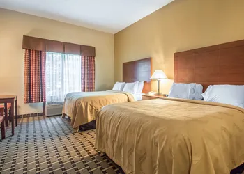 Quality Inn & Suites East Troy I-43 hotel thumbnail 6