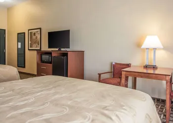 Quality Inn & Suites East Troy I-43 hotel thumbnail 7