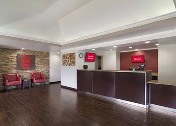 Red Roof Inn & Suites Brunswick I-95 hotel thumbnail 2