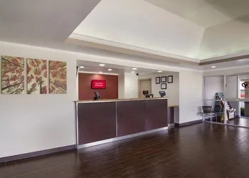 Red Roof Inn & Suites Brunswick I-95 hotel thumbnail 4